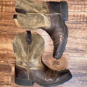 Kids Ariat Boots, size 4